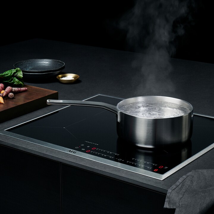 Ponve na indukcijski kuhalni plošči AEG