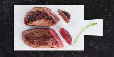 Prikaz razlike v pripravi račjih prsi s tehniko kuhanja Sous vide