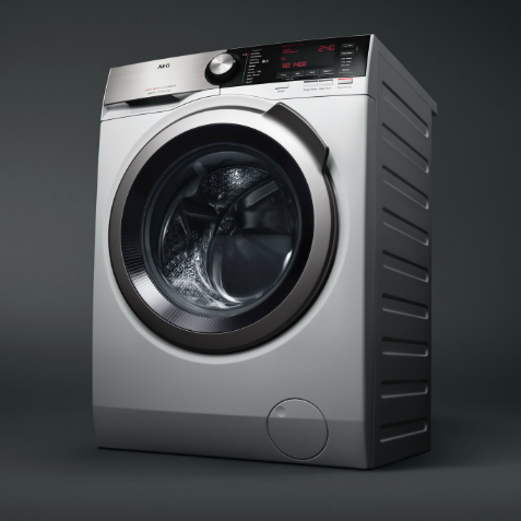 Gospa, ki uživa v svojih volnenih oblačilih za dejavnosti na prostem